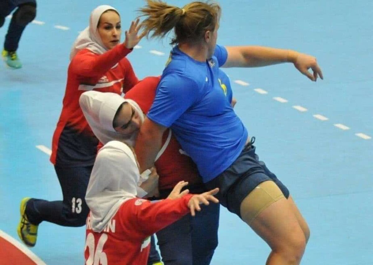 FOTO INCREDIBIL! România va înfrunta un fost rugbist la CM de handbal feminin » Cântărește 113 kg și a iscat un scandal URIAȘ