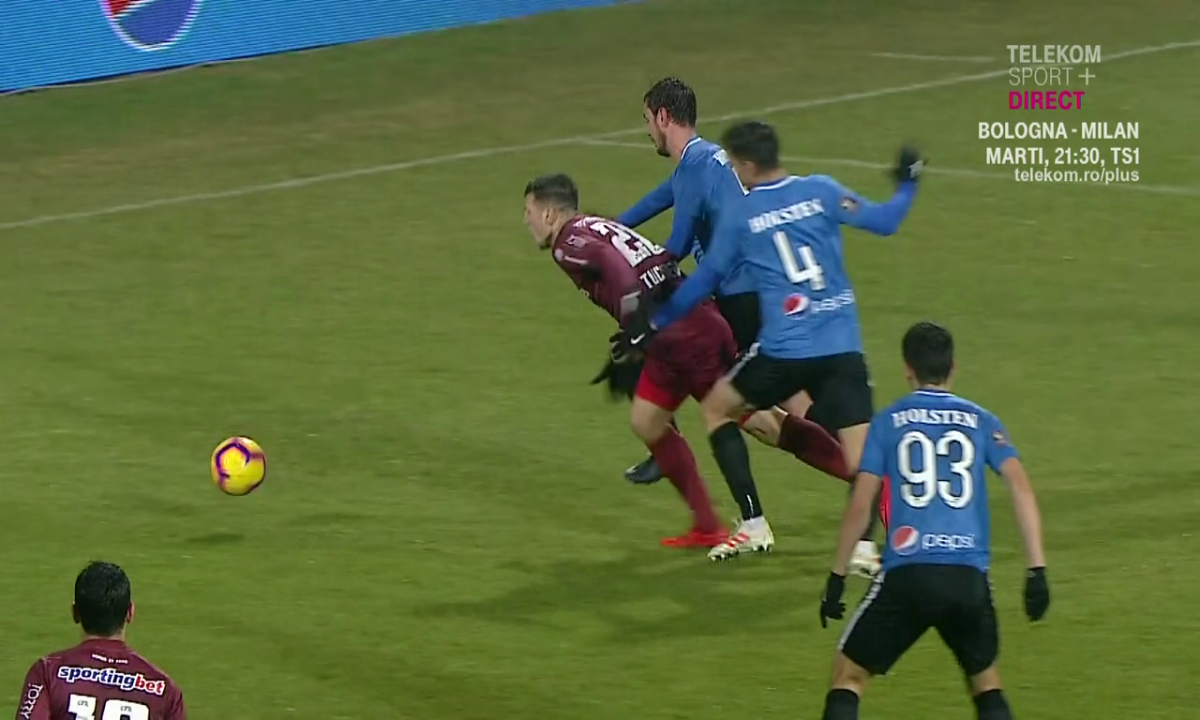 VIITORUL - CFR CLUJ // VIDEO+FOTO Fază controversată în Viitorul - CFR Cluj » Țucudean a cerut penalty, dar Kovacs a dat simulare + Părerea specialistului