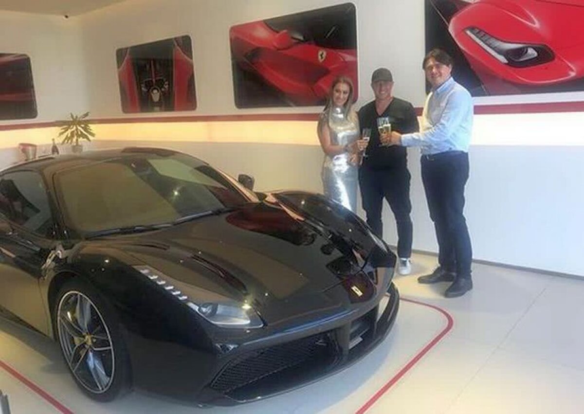 FOTO Reghecampf a venit cu "tancul" la aniversarea soției sale » Ce bijuterie de mașină și-a cumpărat fostul antrenor al Stelei