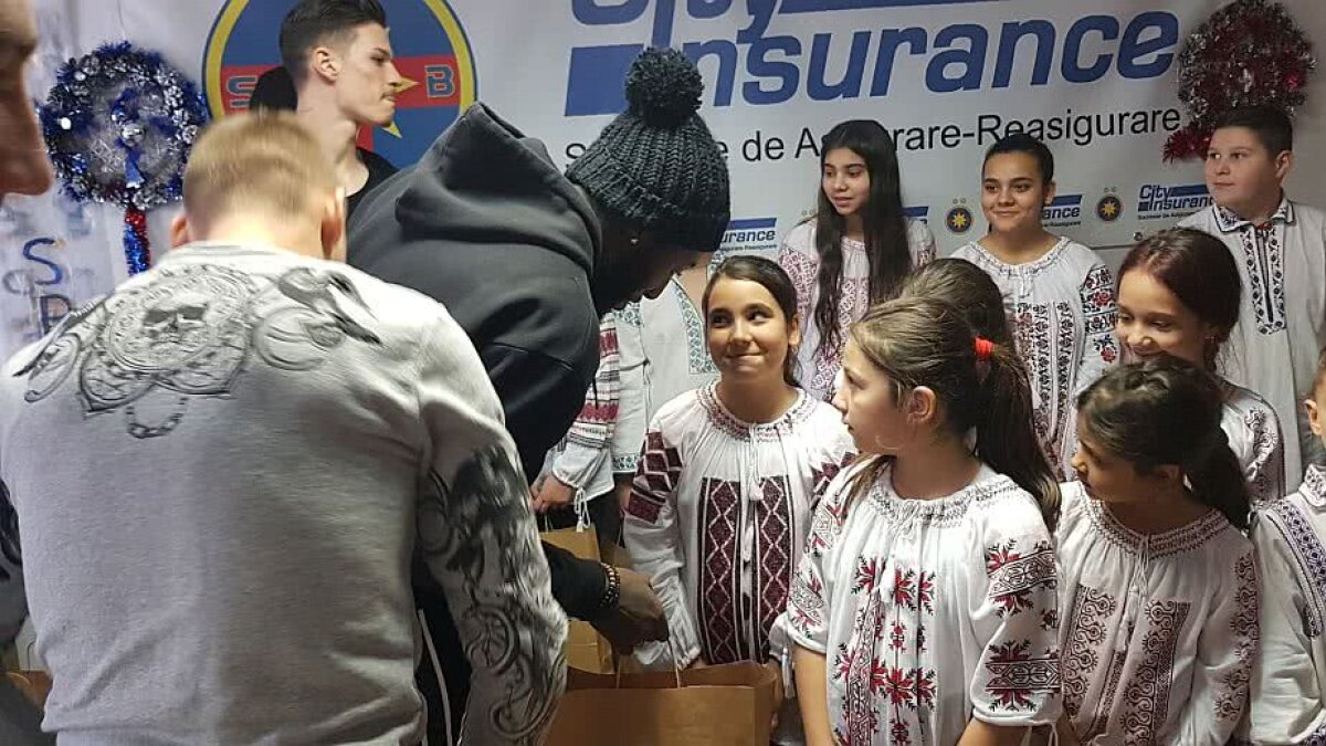 VIDEO&FOTO Jucătorii FCSB-ului, gest superb înainte de Crăciun. Au dăruit cadouri unor copii din Sectorul 4 