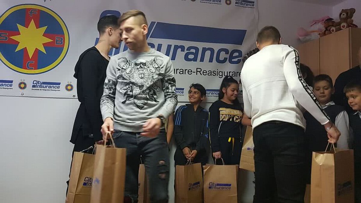 VIDEO&FOTO Jucătorii FCSB-ului, gest superb înainte de Crăciun. Au dăruit cadouri unor copii din Sectorul 4 