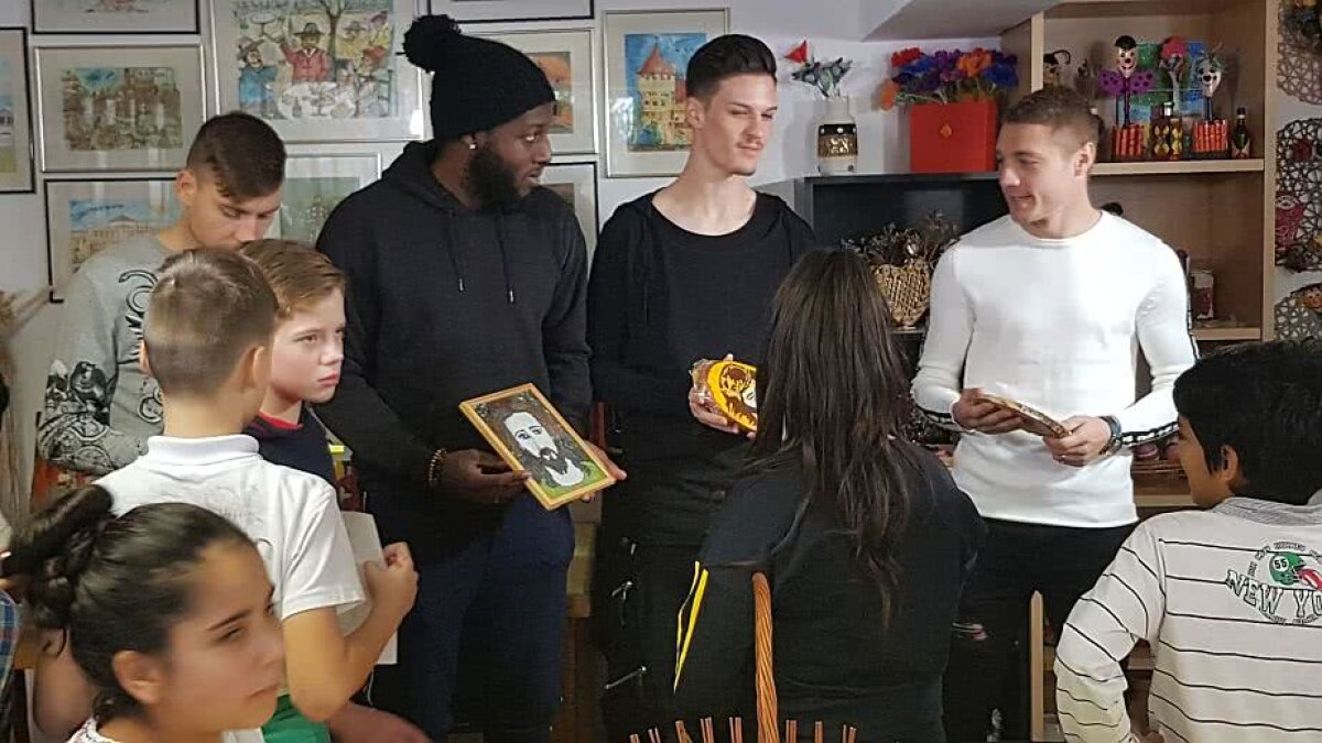 VIDEO&FOTO Jucătorii FCSB-ului, gest superb înainte de Crăciun. Au dăruit cadouri unor copii din Sectorul 4 