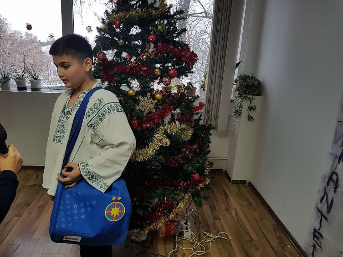 VIDEO&FOTO Jucătorii FCSB-ului, gest superb înainte de Crăciun. Au dăruit cadouri unor copii din Sectorul 4 