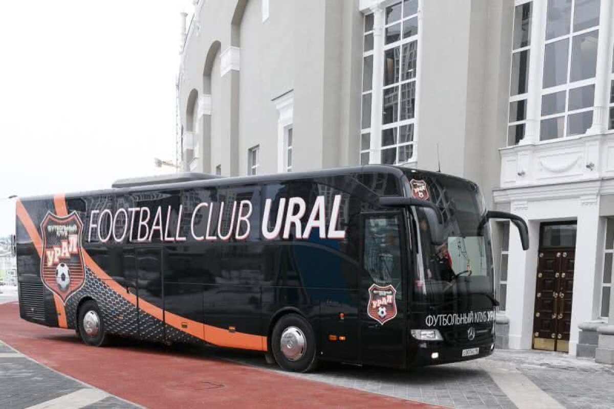 JOSE MOURINHO A FOST DEMIS // FOTO Ofertă de nerefuzat de la echipa unui fotbalist român: "Avem un autocar superb. Ce părerea ai?" :) 