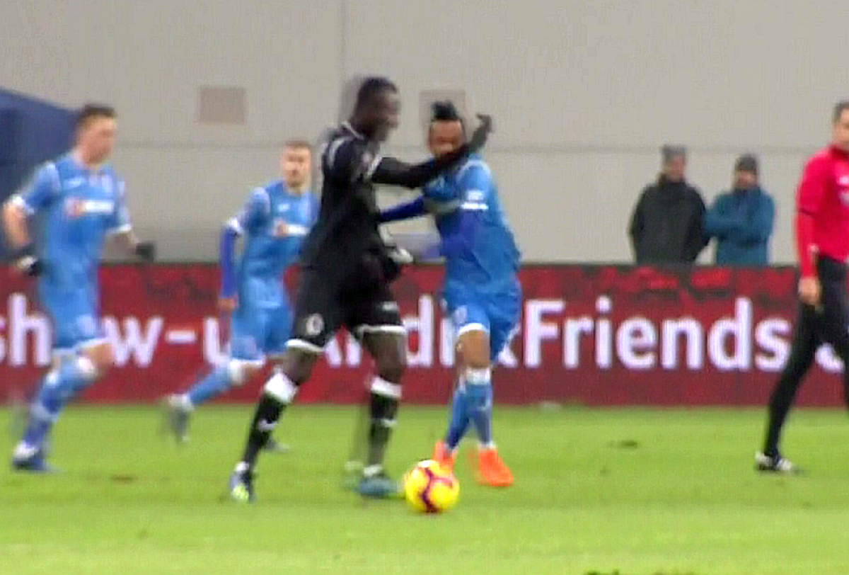 FOTO Eliminare prematură în CS U Craiova - Gaz Metan! Gestul inedit al "victimei" și reacția "călăului": "Ce să-i fac?"