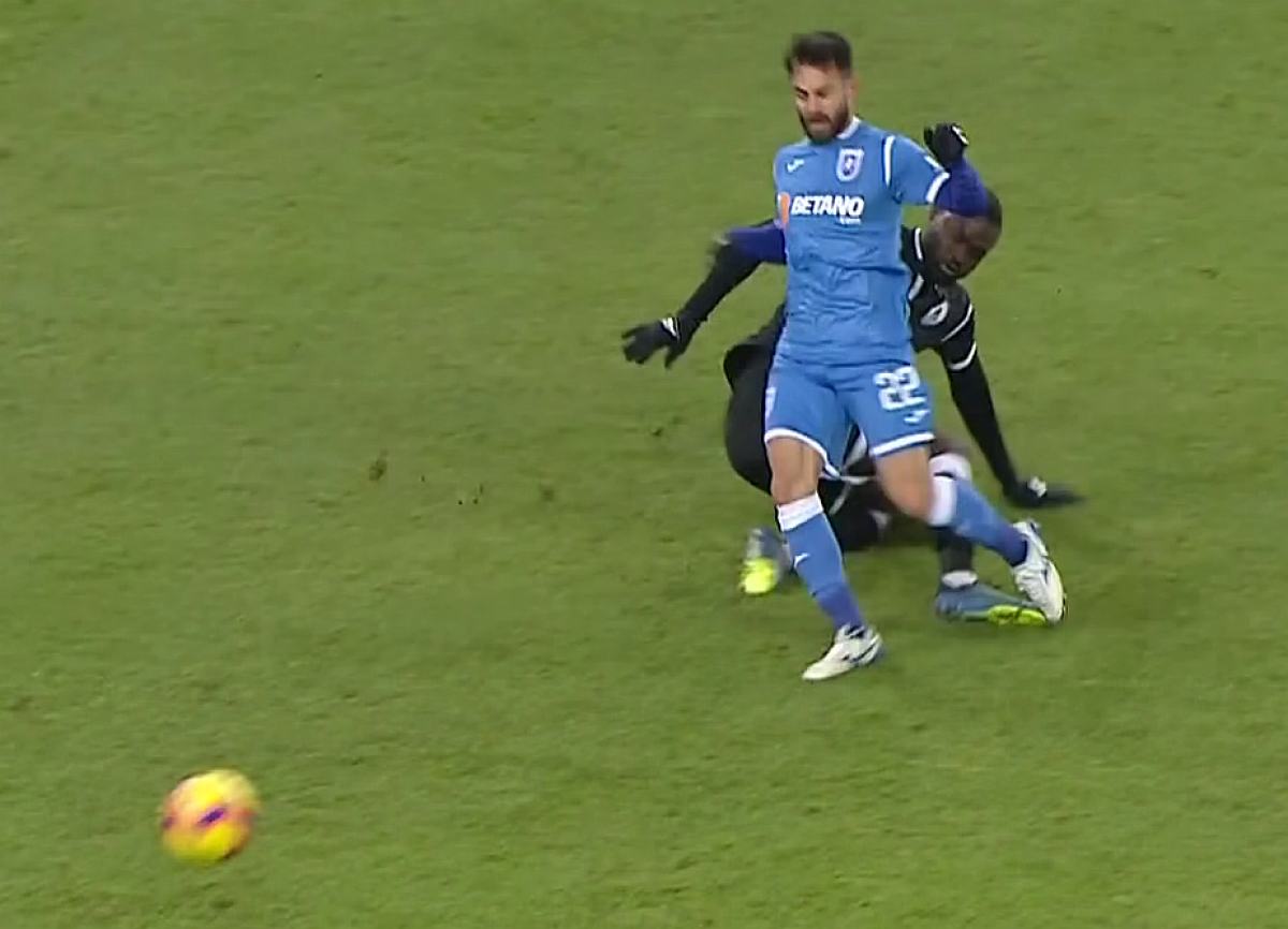 FOTO Eliminare prematură în CS U Craiova - Gaz Metan! Gestul inedit al "victimei" și reacția "călăului": "Ce să-i fac?"