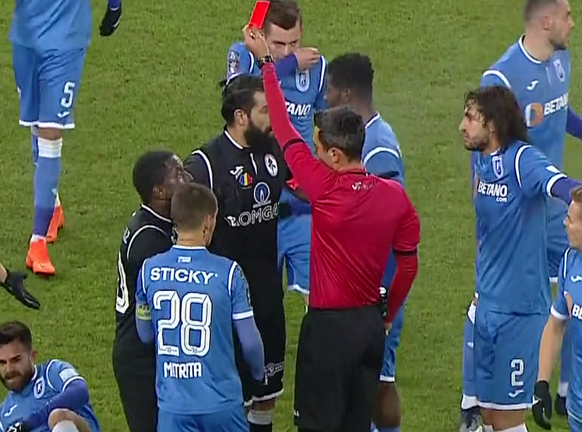 FOTO Eliminare prematură în CS U Craiova - Gaz Metan! Gestul inedit al "victimei" și reacția "călăului": "Ce să-i fac?"