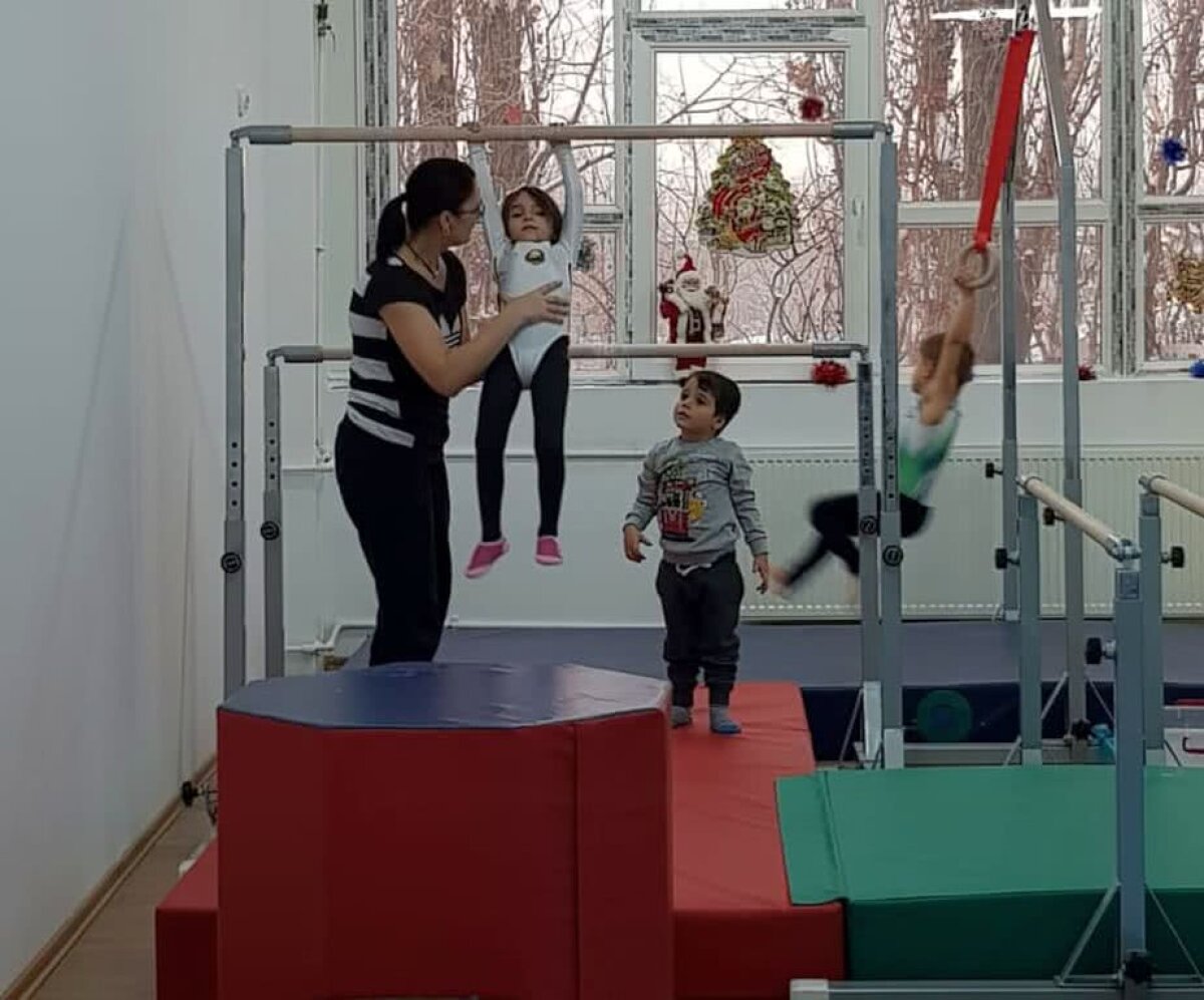 FOTO Baby gym, noul trend în gimnastică pentru cei mai mici! "Își dezvoltă forța, își pun mintea la contribuție și uită de tablete"