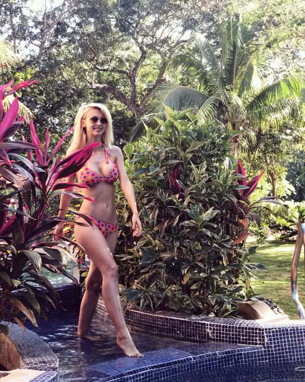 GALERIE FOTO Andreea Bălan e cadoul de Crăciun: "Concertele mă epuizează, nu mai trag de fiare!"