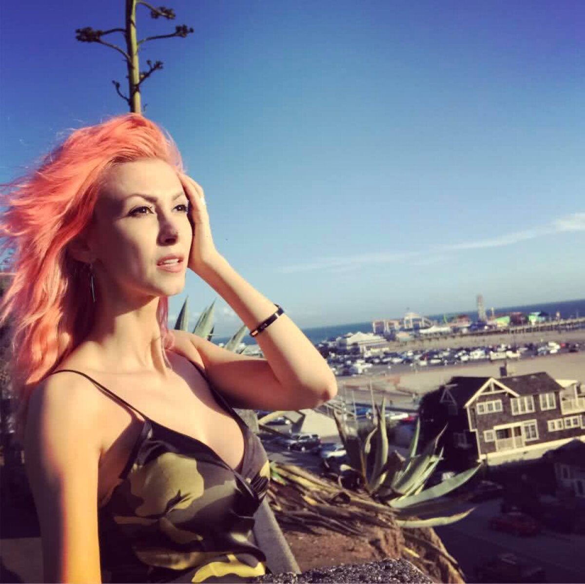 GALERIE FOTO Andreea Bălan e cadoul de Crăciun: "Concertele mă epuizează, nu mai trag de fiare!"