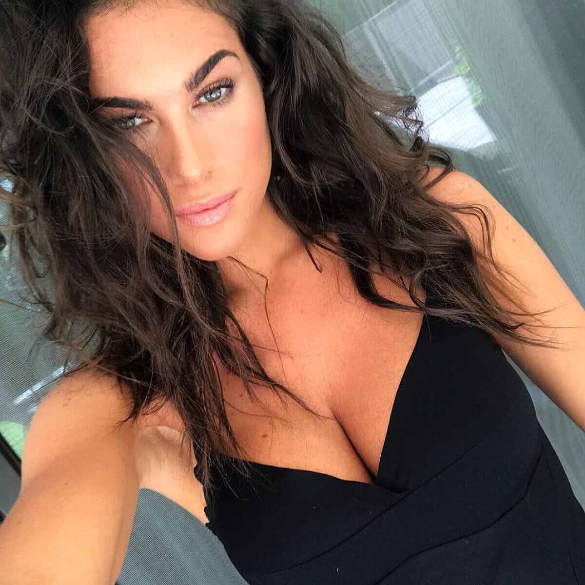 GALERIE FOTO Crăciunița în bikini » I-a furat mințile lui Valentino Rossi și face ravagii cu fotografiile sale