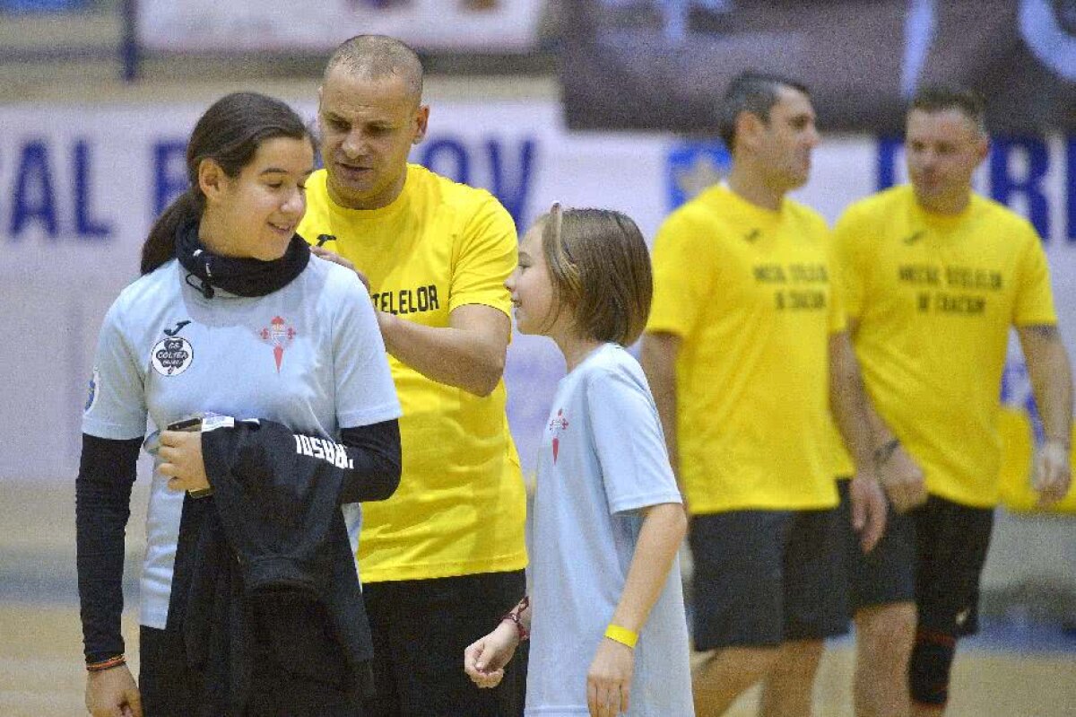 FOTO Spectacol în gala "Stelele Crăciunului" de la Brașov » Foști fotbaliști și vedete s-au adunat pentru a face o faptă bună