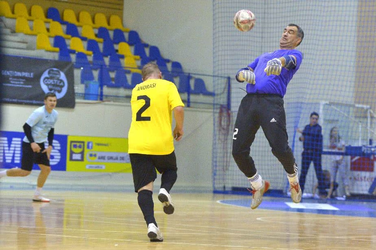 FOTO Spectacol în gala "Stelele Crăciunului" de la Brașov » Foști fotbaliști și vedete s-au adunat pentru a face o faptă bună