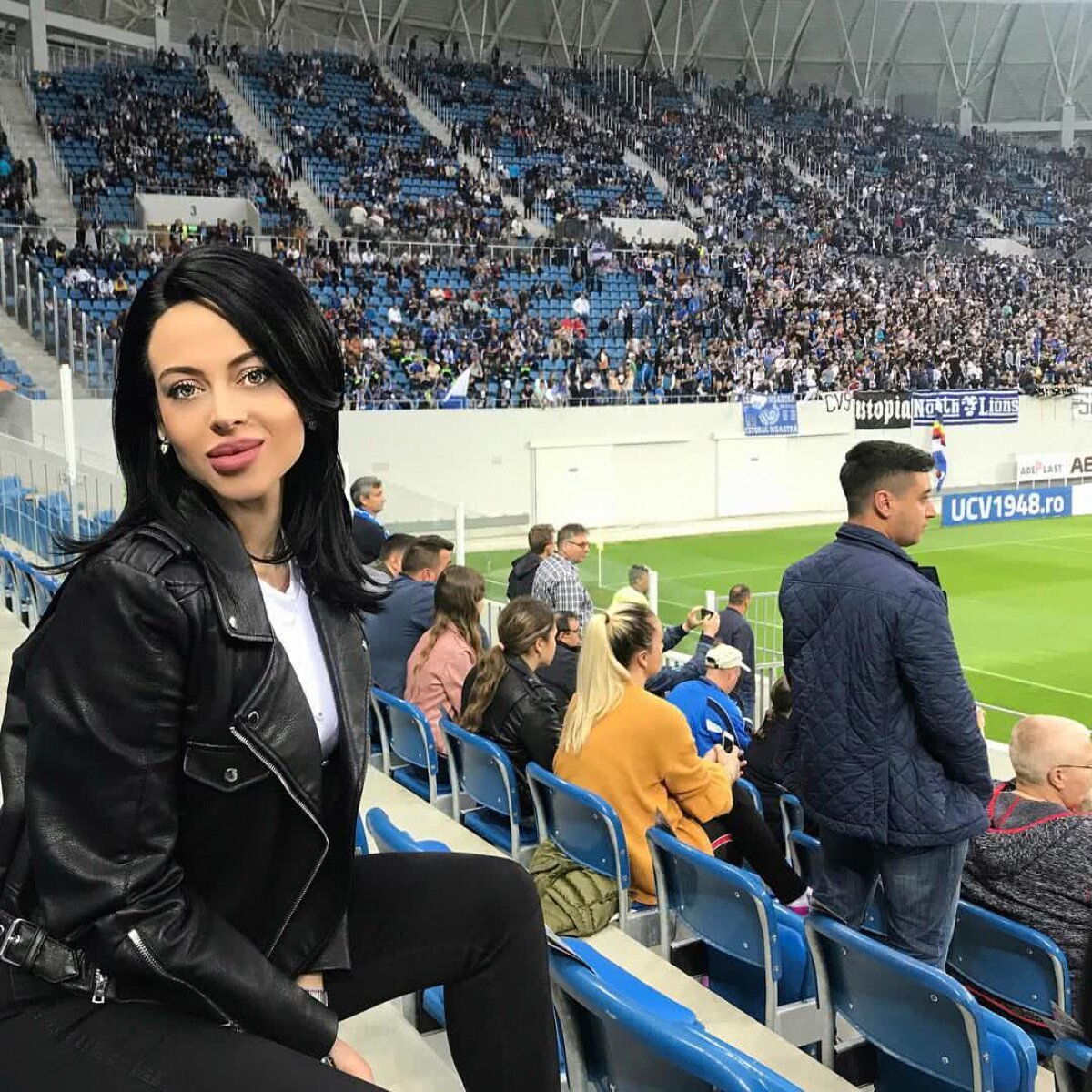 GALERIE FOTO Incendiar » Maria lucrează la FRF, iar tatăl ei a jucat pentru Steaua și Dinamo!