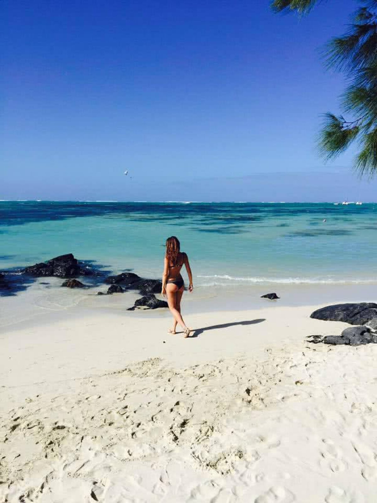 GALERIE FOTO Gardoș și Mitriță, Crăciun împreună în Maldive » Iubitele fotbaliștilor fac furori pe plajă la 30 de grade 