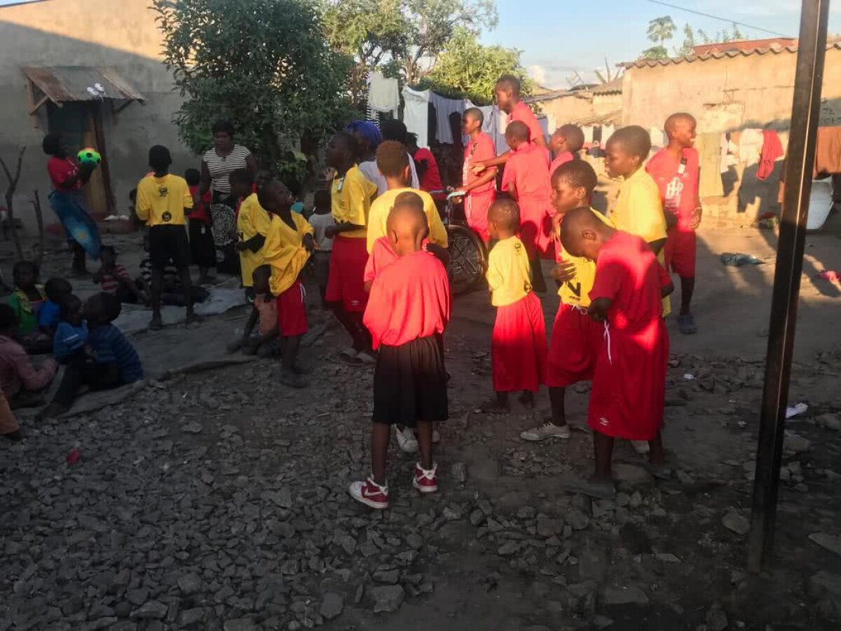 VIDEO+FOTO Gest superb al unui fotbalist din Liga 1! A donat bani și bunuri către copiii orfani din Zambia