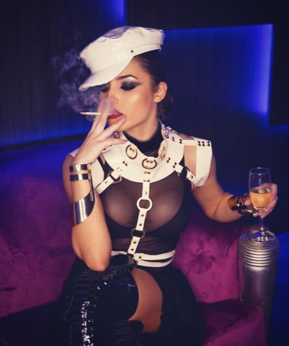 GALERIE FOTO Roberta este cea mai fierbinte apariție din sală » A fost arbitru, iar acum iubește fitnessul și dansează într-un club de fițe