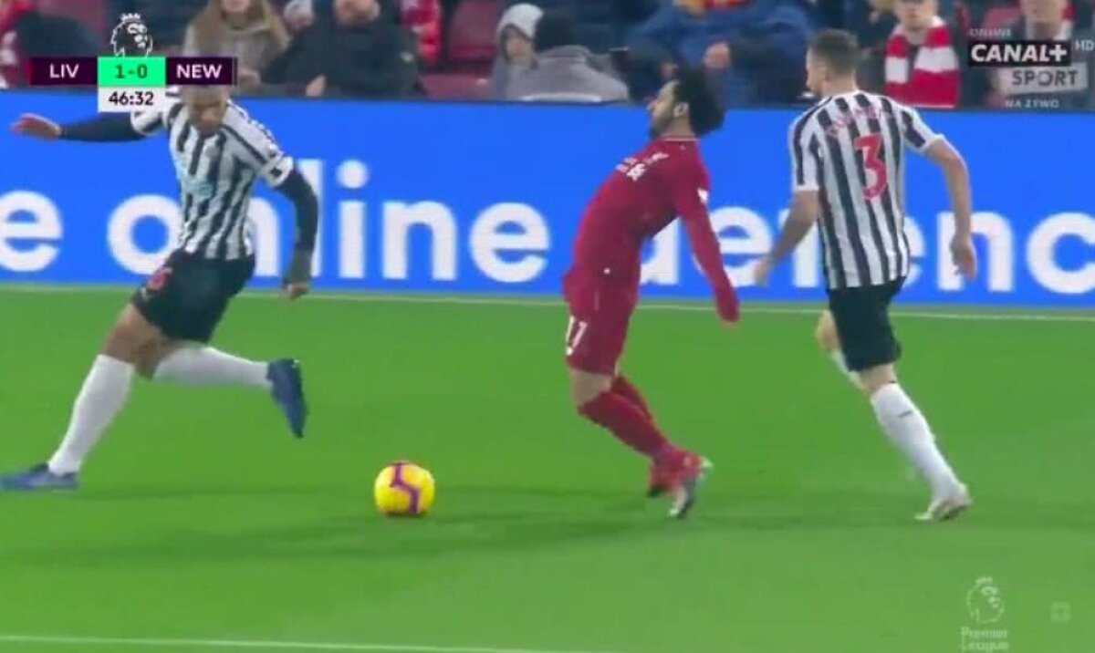 FOTO "Trișorul!" » Salah, pus la zid și ironizat după faza controversată din meciul cu Newcastle: "L-a tras parașuta" » Out cu Arsenal și City?!