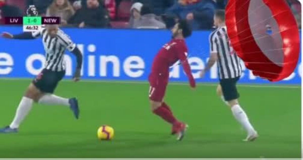 FOTO "Trișorul!" » Salah, pus la zid și ironizat după faza controversată din meciul cu Newcastle: "L-a tras parașuta" » Out cu Arsenal și City?!