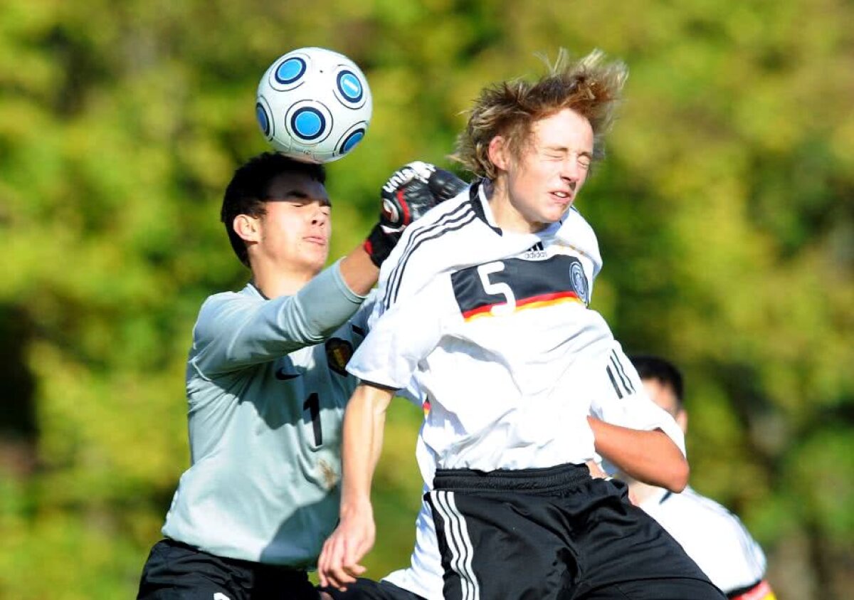 Achiziții de la greii Belgiei! Rednic a plecat pentru a negocia personal transferurile la Dinamo: primii 4 fotbaliști vizați