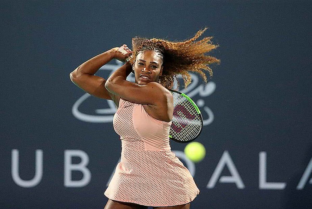 VIDEO + FOTO Înfruntare de gală: Serena Williams a cedat primul meci al noului sezon » Simona Halep amână startul