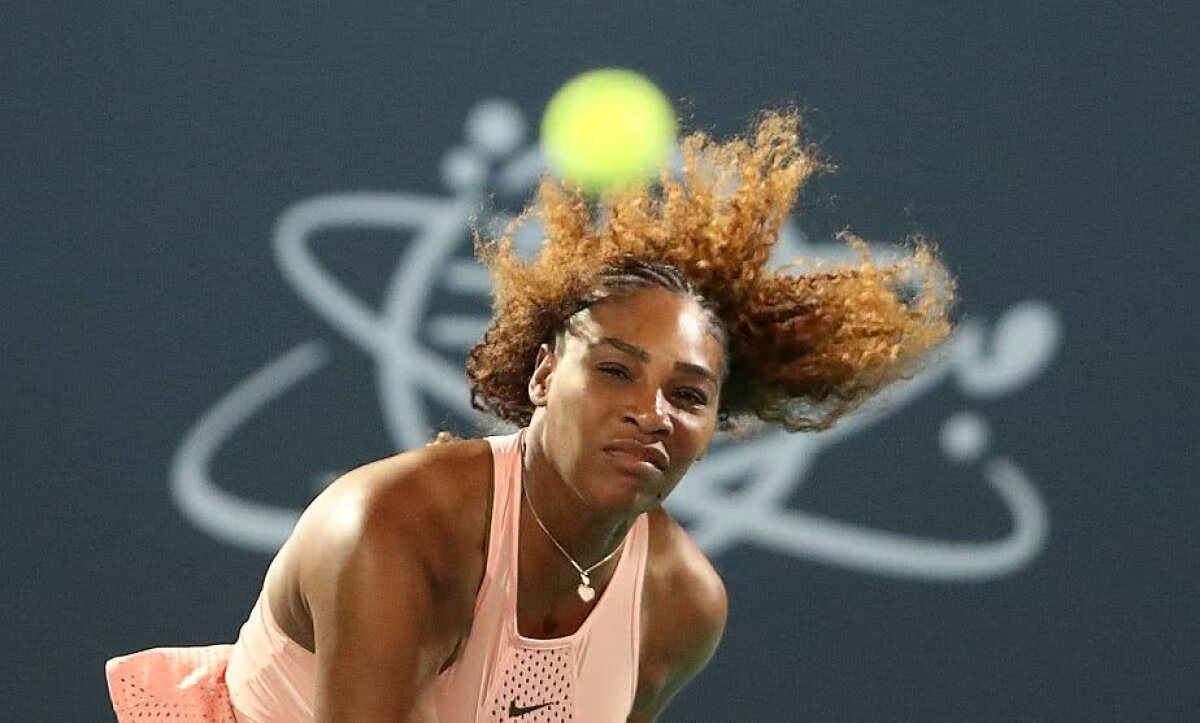 VIDEO + FOTO Înfruntare de gală: Serena Williams a cedat primul meci al noului sezon » Simona Halep amână startul