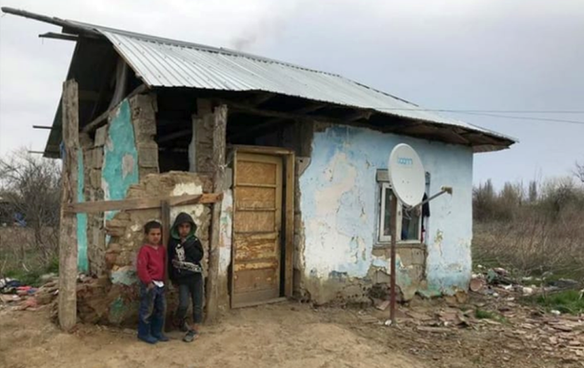 Gest emoționant al familiei Hanca: Sergiu și Andreea au construit o casă pentru o familie nevoiașă