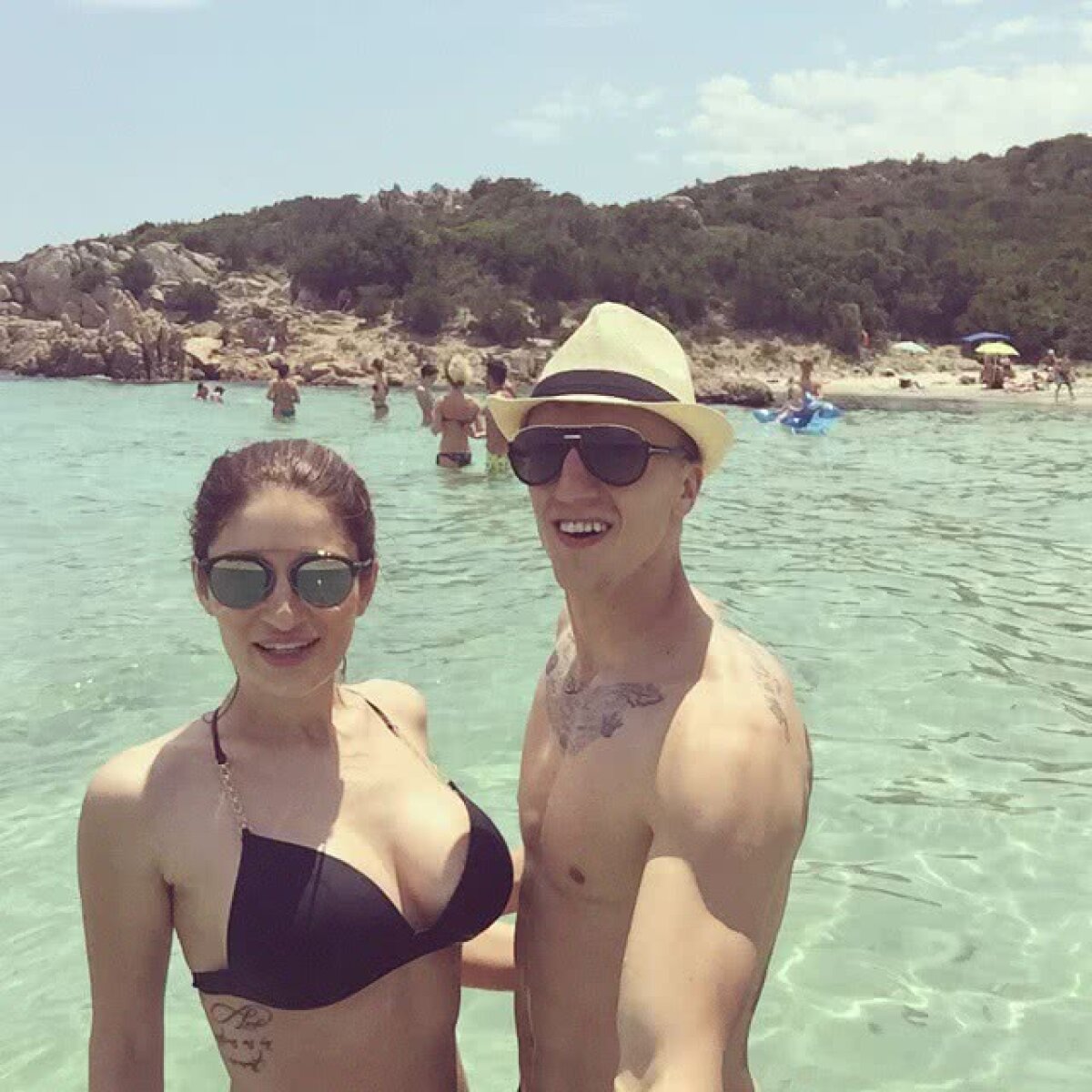 Ce soție sexy are Vlad Chiricheș! Gestul neașteptat al fotbalistului față de Sabrina. FOTO