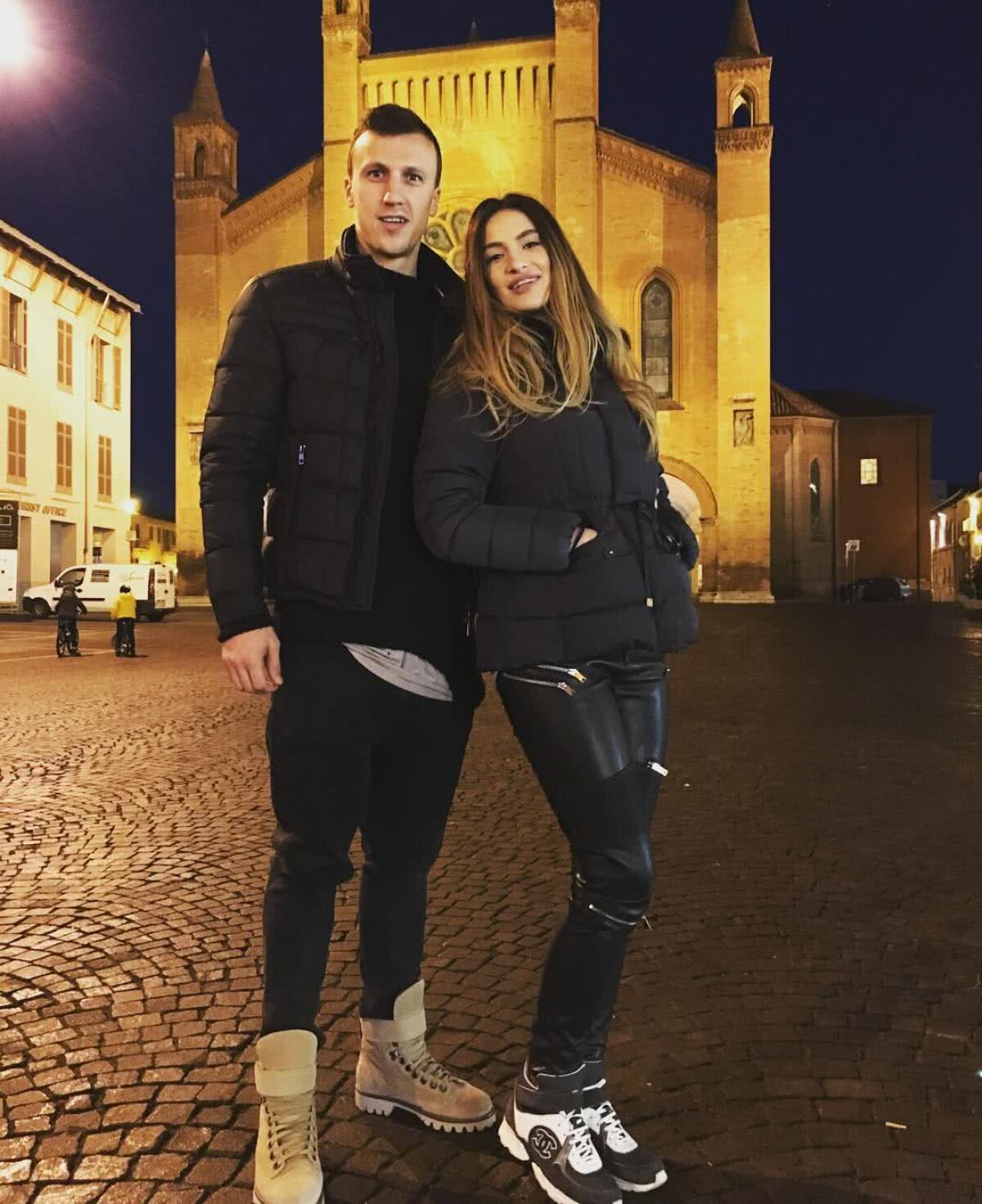 Ce soție sexy are Vlad Chiricheș! Gestul neașteptat al fotbalistului față de Sabrina. FOTO