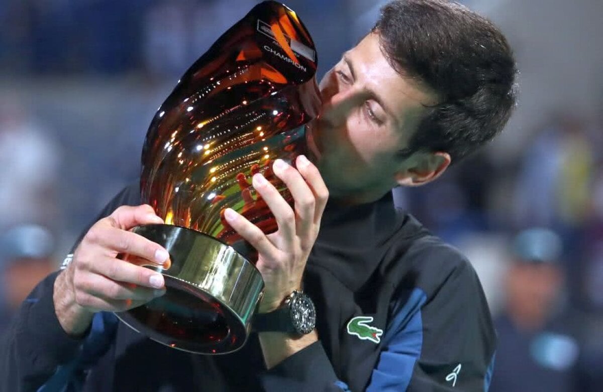 GALERIE FOTO Start de sezon de vis pentru Novak Djokovic » S-a impus pentru a treia oară la Abu Dhabi după o finală de excepție