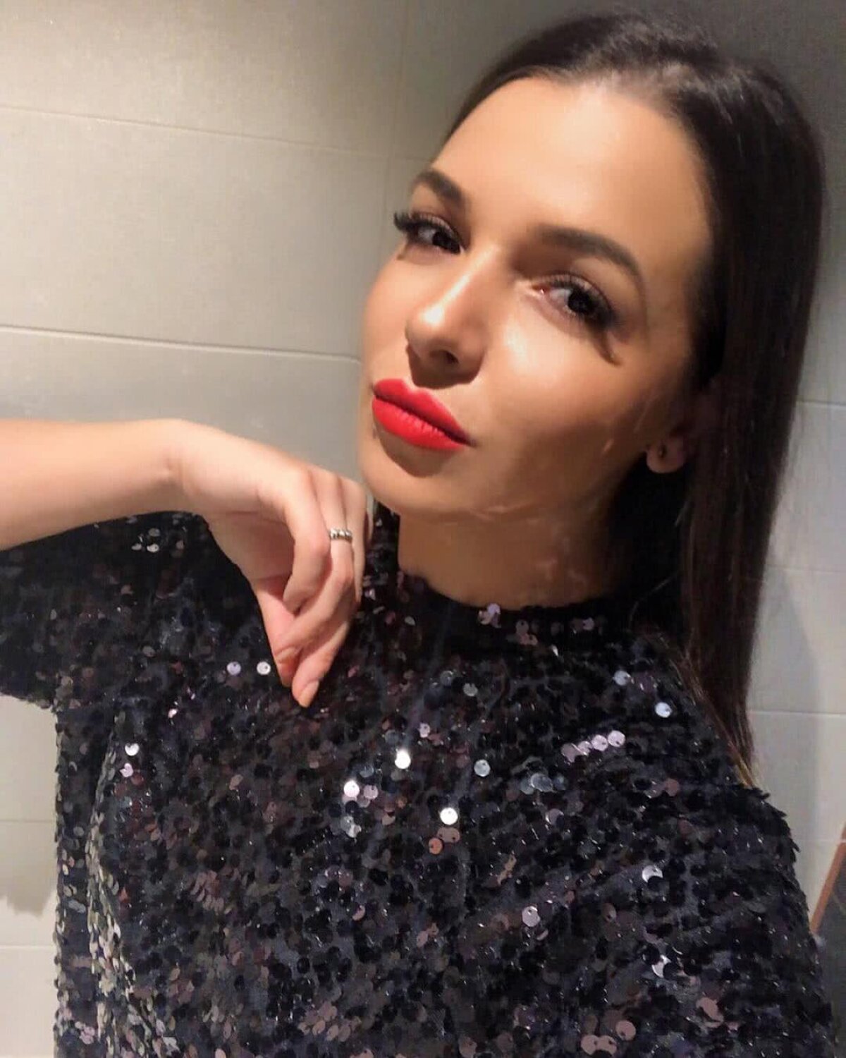 GALERIE FOTO Cea mai fierbinte olteancă a încins Bănia în 2018 » 20 de fotografii INCENDIARE cu sexy-bruneta care e topită după Mitriță&co