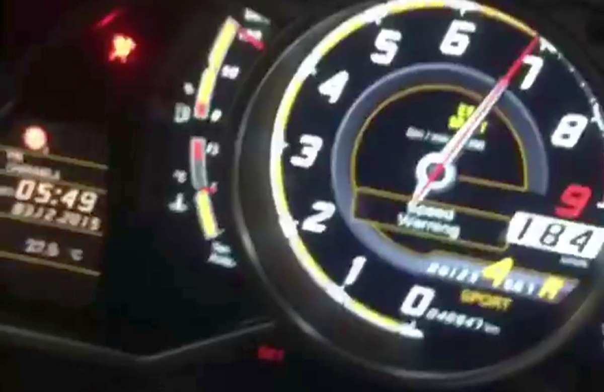 FOTO&VIDEO Gardoș, exces de adrenalină pe străzile din Dubai » A condus cu o viteză amețitoare și putea fi amendat!