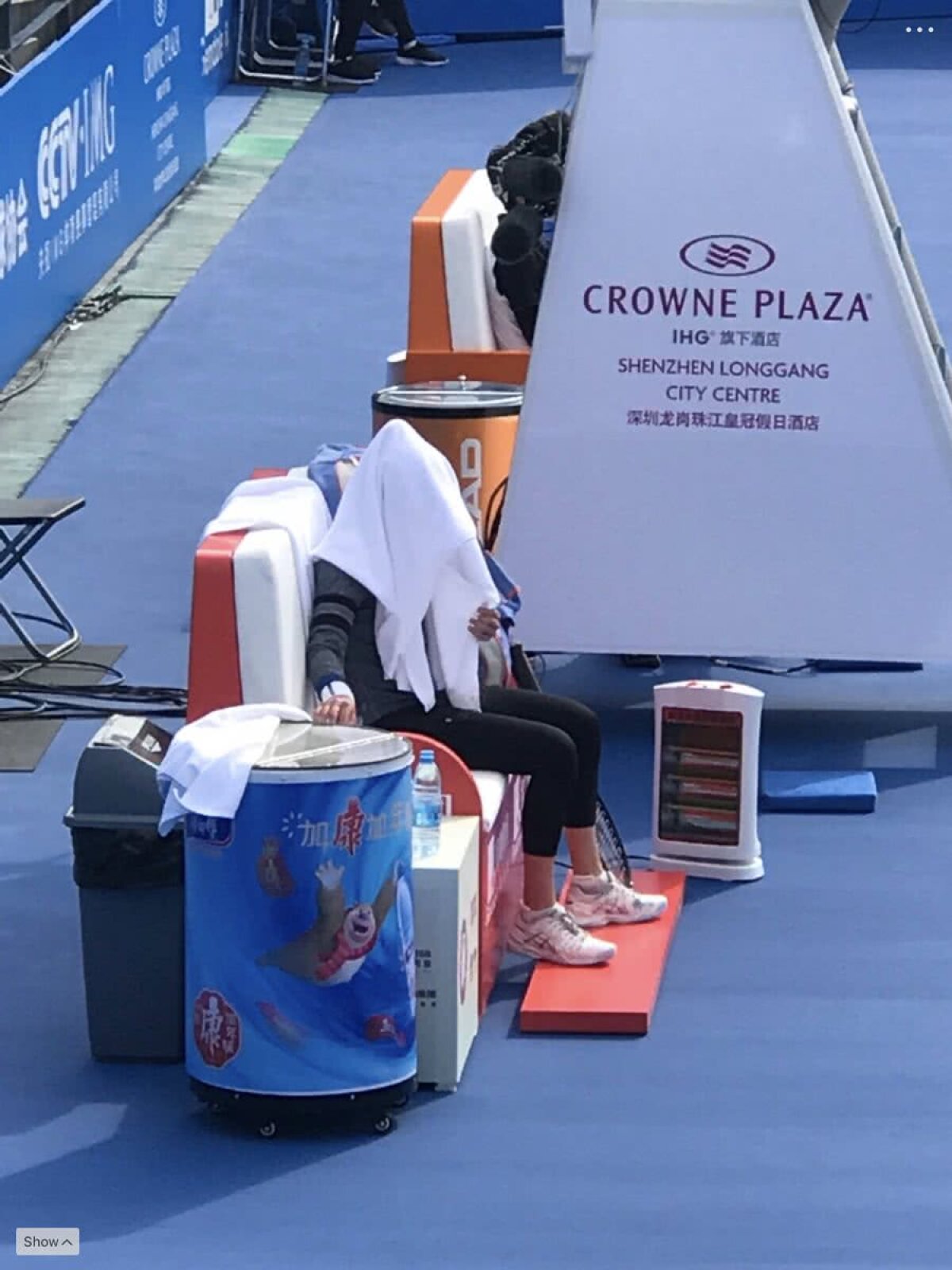 FOTO INCREDIBIL Cum au fost echipate Maria Sharapova și Sorana Cîrstea la WTA Shenzhen!