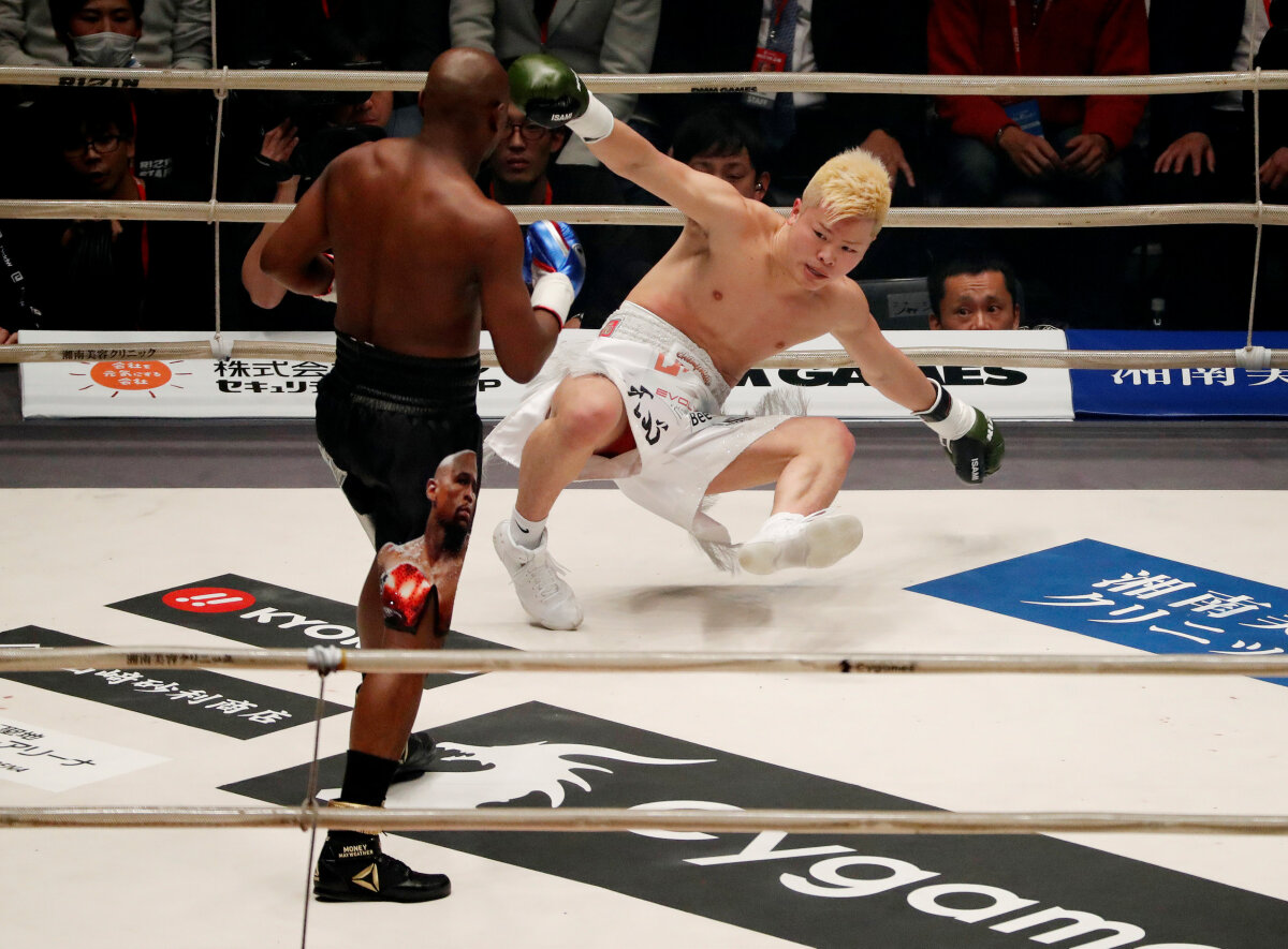 Mayweather vs Nasukawa // VIDEO+FOTO CIRC de 9 milioane de dolari » Mayweather și-a făcut KO rivalul din demonstrativ după ce a întârziat 3 ore și a încălcat toate înțelegerile