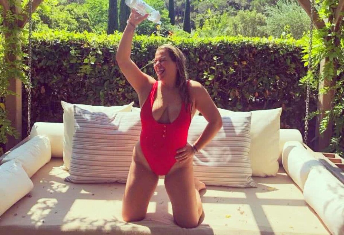 GALERIE FOTO Fiica lui Abramovici nu are nicio reținere! Imagini cu formele rubensiene ale rusoaicei, care e campioană la călărie