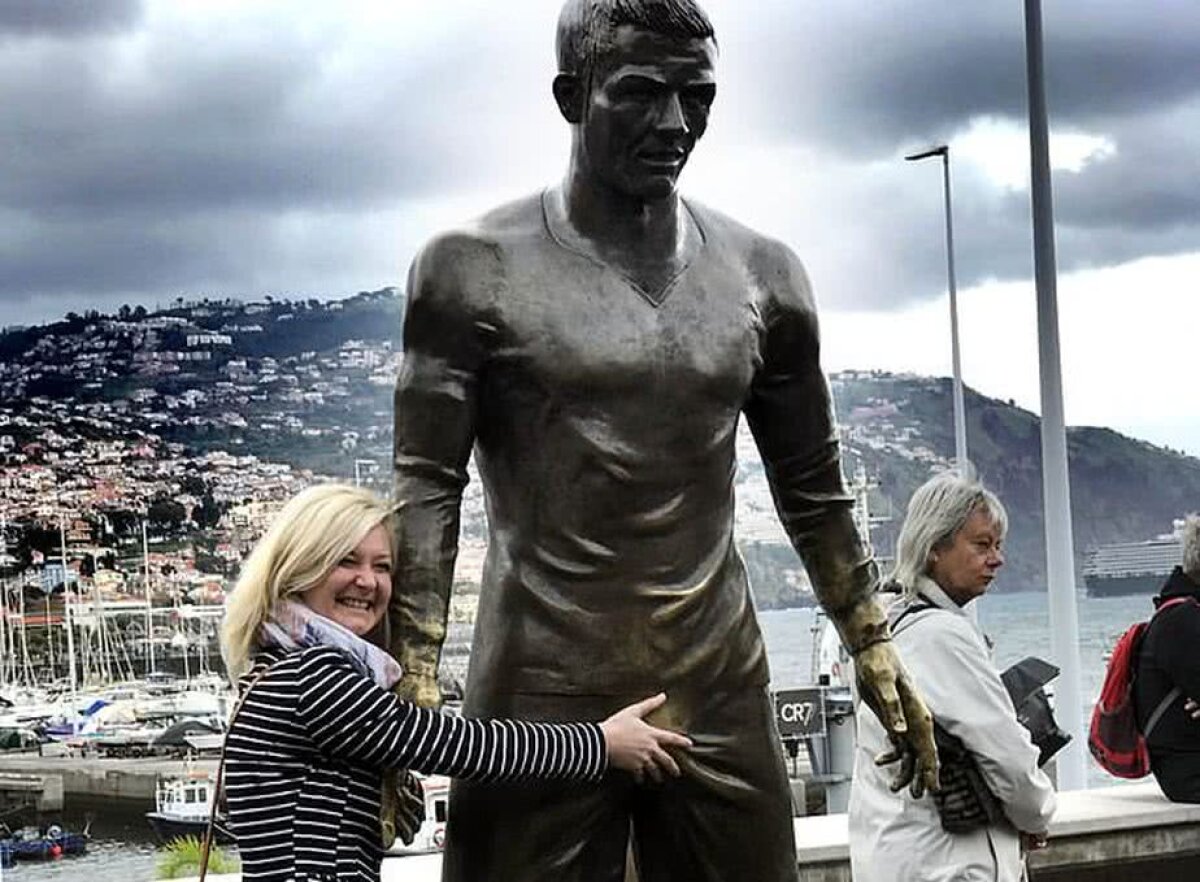FOTO Henț! Statuia lui Ronaldo și-a schimbat culoarea în zona intimă: "Parcă nu aveați voie cu mâna în zona de pedeapsă" :) 