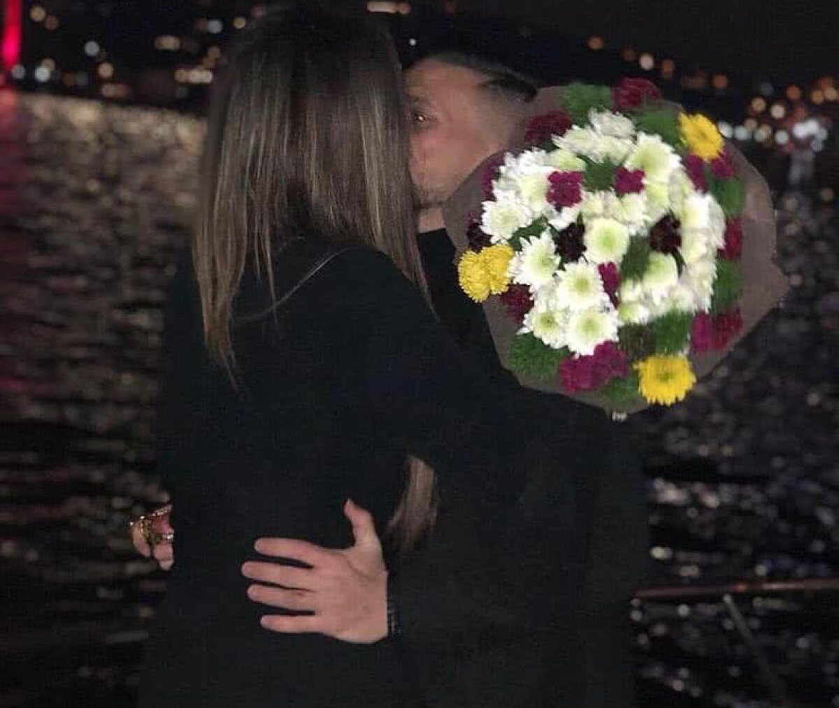 GALERIE FOTO Un stelist și-a cerut superba iubită în căsătorie într-o croazieră la Istanbul