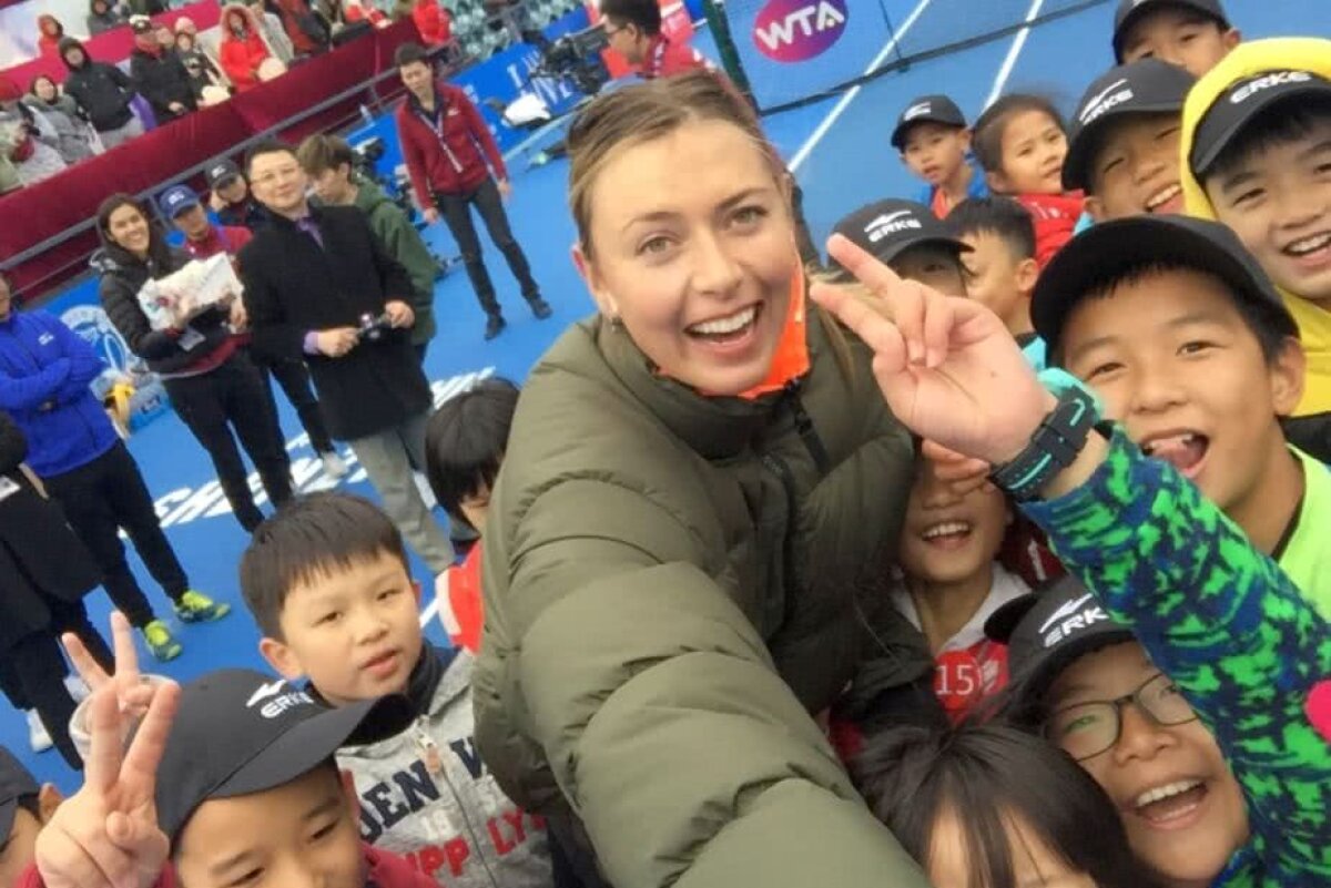 FOTO Frigul de la Shenzhen le-a obligat pe sportive să se înfofolească! Cum a apărut Sorana Cîrstea la meciul de astăzi