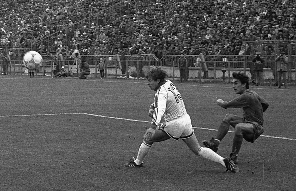 Ilie Dumitrescu la 50 de ani » 10 repere memorabile: a debutat în minutul 78 și s-a retras în 68, atât în Liga 1, cât și la echipa națională!