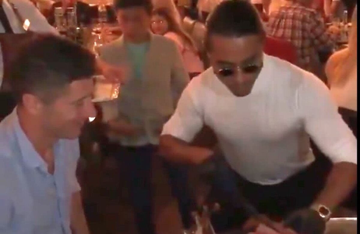 SALT BAE. VIDEO Noua fiță printre fotbaliștii lumii a ajuns și-n Liga 1 » Jucătorul român care tocmai a "gustat" virala de pe net, după Messi sau Ribery