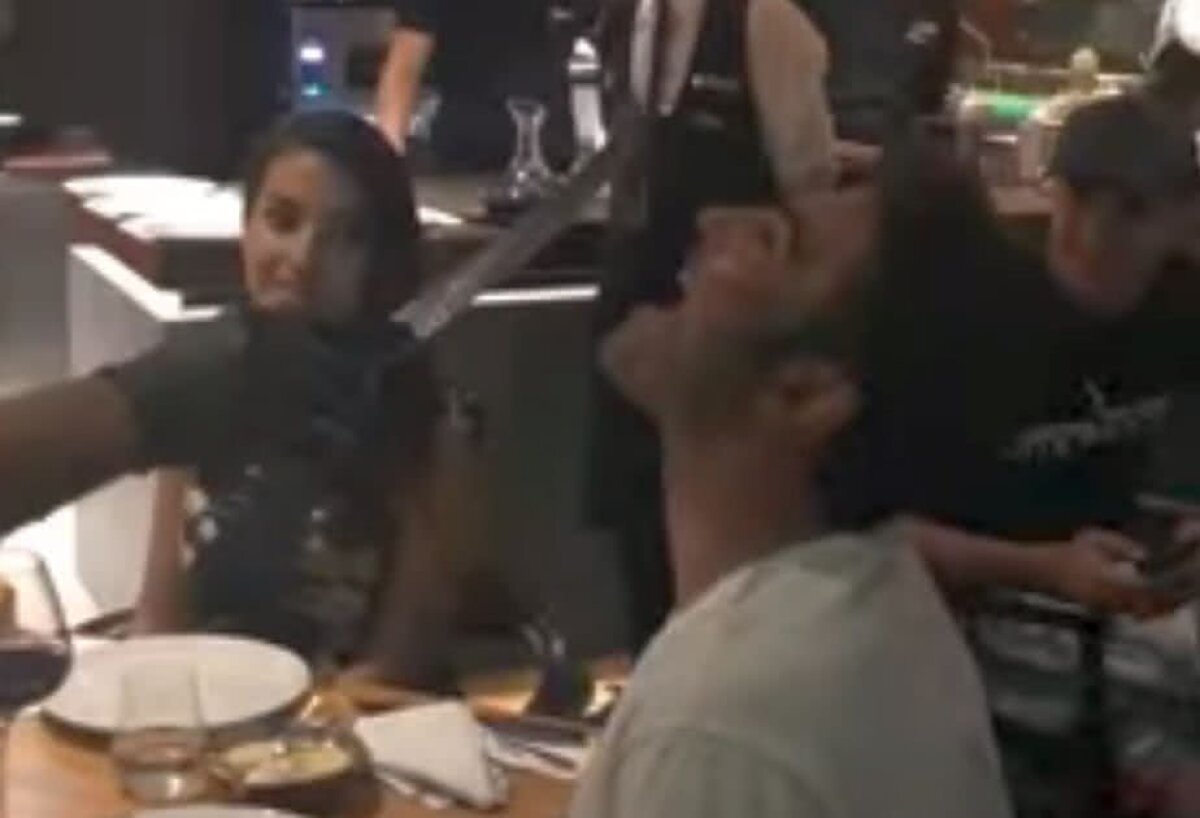 SALT BAE. VIDEO Noua fiță printre fotbaliștii lumii a ajuns și-n Liga 1 » Jucătorul român care tocmai a "gustat" virala de pe net, după Messi sau Ribery