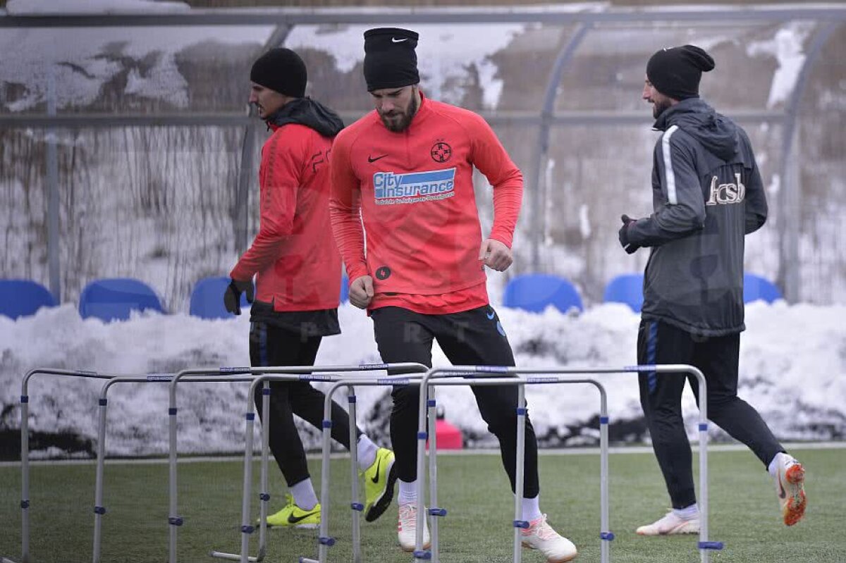 GALERIE FOTO Imagini de la antrenamentul FCSB-ului de azi! Teja și Matei, din nou în echipamentul roș-albaștrilor 