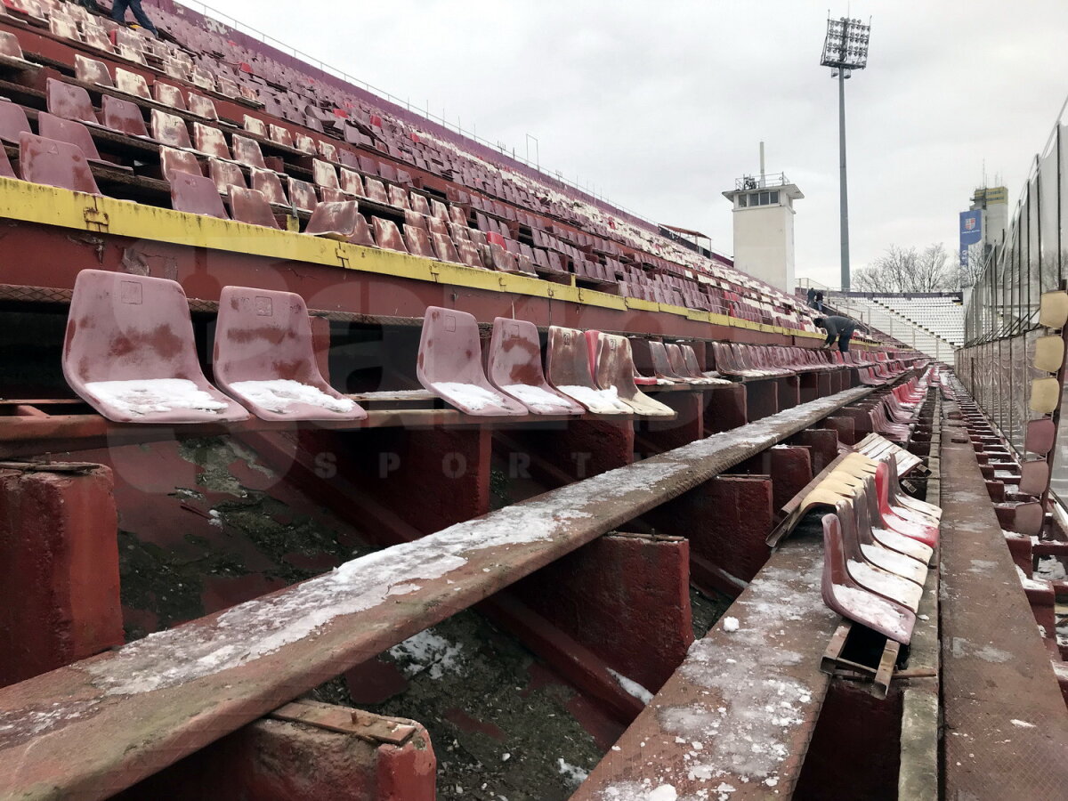 DEMOLARE GIULEȘTI // EXCLUSIV FOTO & VIDEO Stadion tăiat cu flexul: zeci de muncitori au venit de la primele ore pentru a pune la pământ arena inaugurată în 1939