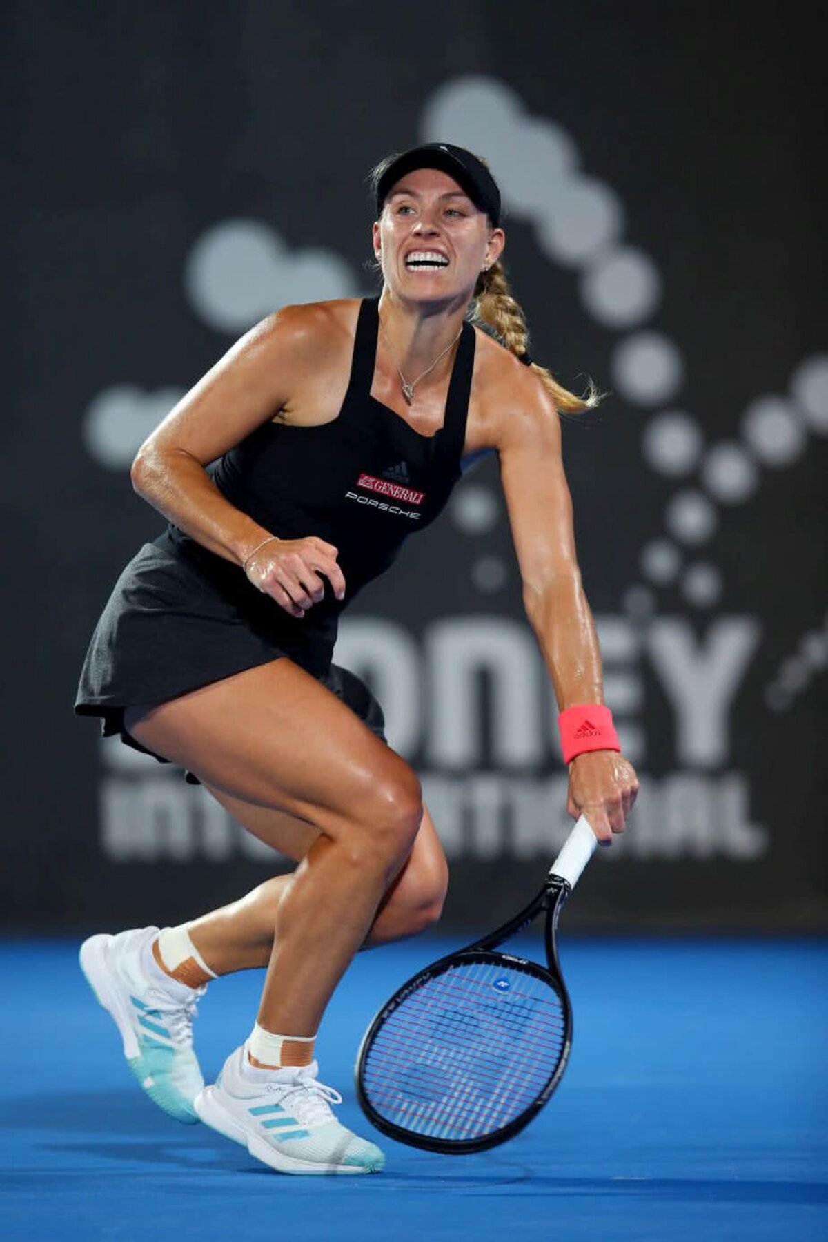 SIMONA HALEP // VIDEO + FOTO Angelique Kerber, marea rivală a liderului WTA, eliminată de la Sydney » Cu câte puncte avans pornește românca înainte de Australian Open