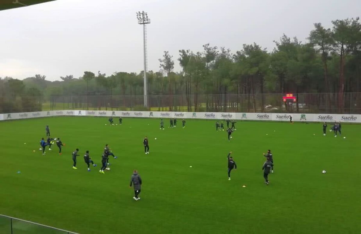 VIITORUL // GALERIE FOTO + VIDEO Imaginile zilei din cantonament » Gică Popescu și Iosif Rotariu se antrenează cu o echipă din Liga 1
