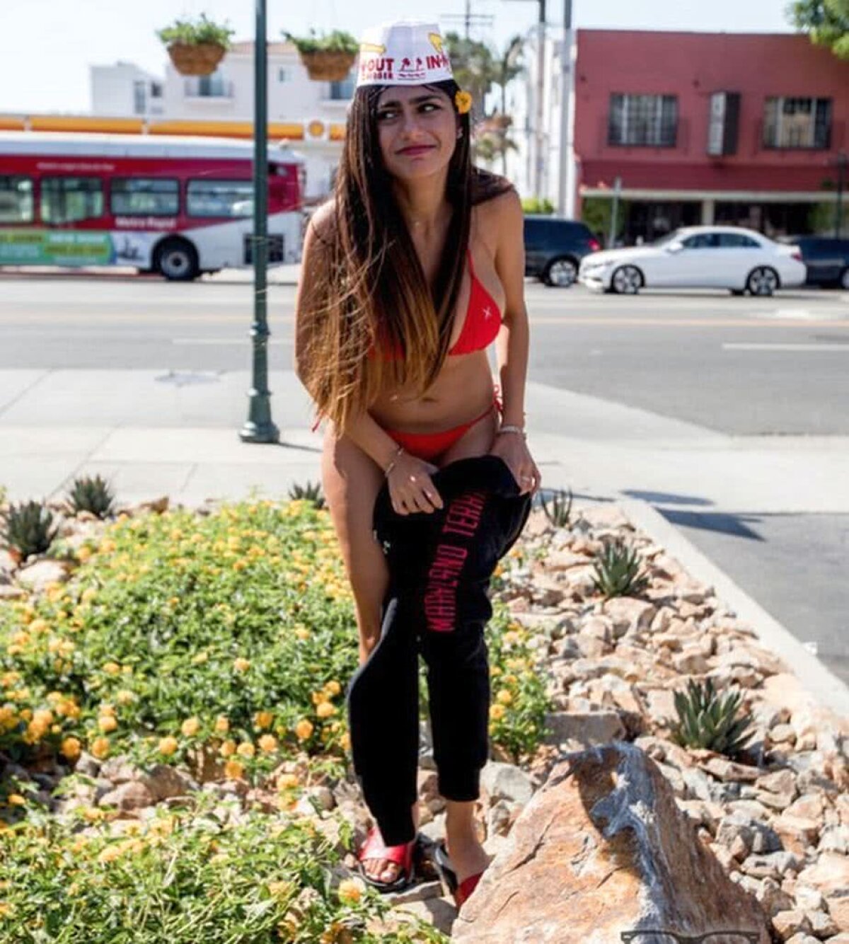 GALERIE FOTO Mia Khalifa a făcut ravagii, azi, în Premier League » Cum a apărut la West Ham - Arsenal: „Gata, m-am convertit”