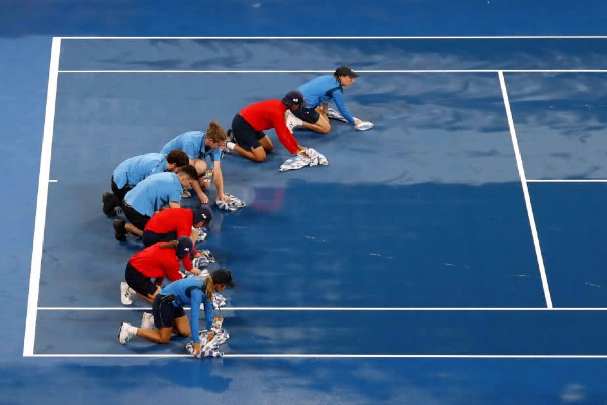 SIMONA HALEP - SOFIA KENIN // FOTO Repriză puternică de ploaie la Australian Open! Meciul Simonei Halep a început cu o întârziere de aproape 3 ore