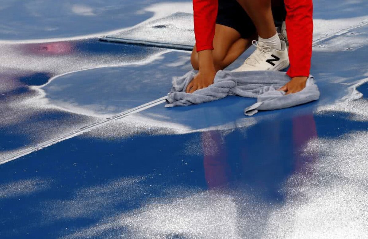 SIMONA HALEP - SOFIA KENIN // FOTO Repriză puternică de ploaie la Australian Open! Meciul Simonei Halep a început cu o întârziere de aproape 3 ore