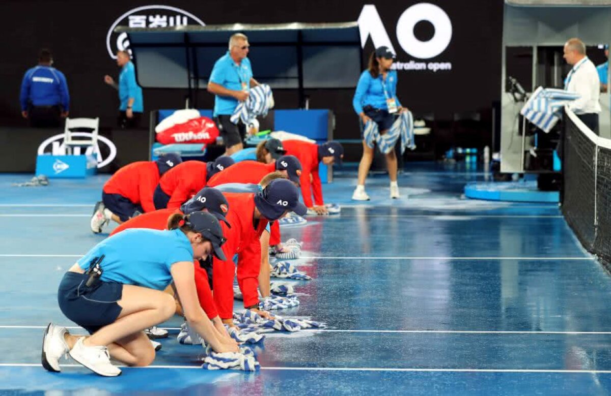 SIMONA HALEP - SOFIA KENIN // FOTO Repriză puternică de ploaie la Australian Open! Meciul Simonei Halep a început cu o întârziere de aproape 3 ore