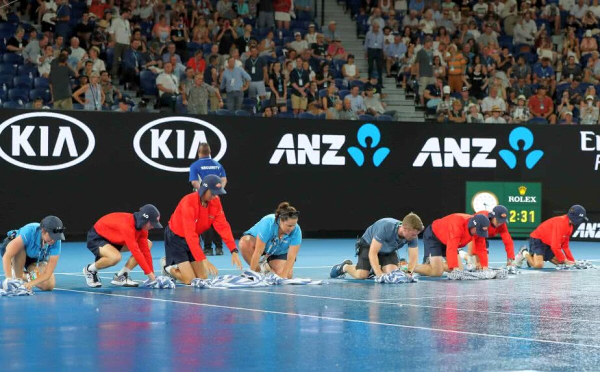 SIMONA HALEP - SOFIA KENIN // FOTO Repriză puternică de ploaie la Australian Open! Meciul Simonei Halep a început cu o întârziere de aproape 3 ore